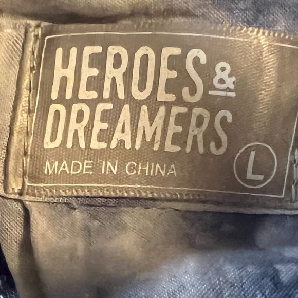 Hero’s and Dreamers Tie Die Button-down with Shell Buttons Size Large - Picture 8 of 9